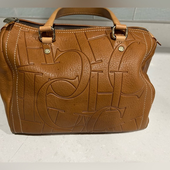 Carolina Herrera Andy with Large CH - Picture 5 of 6